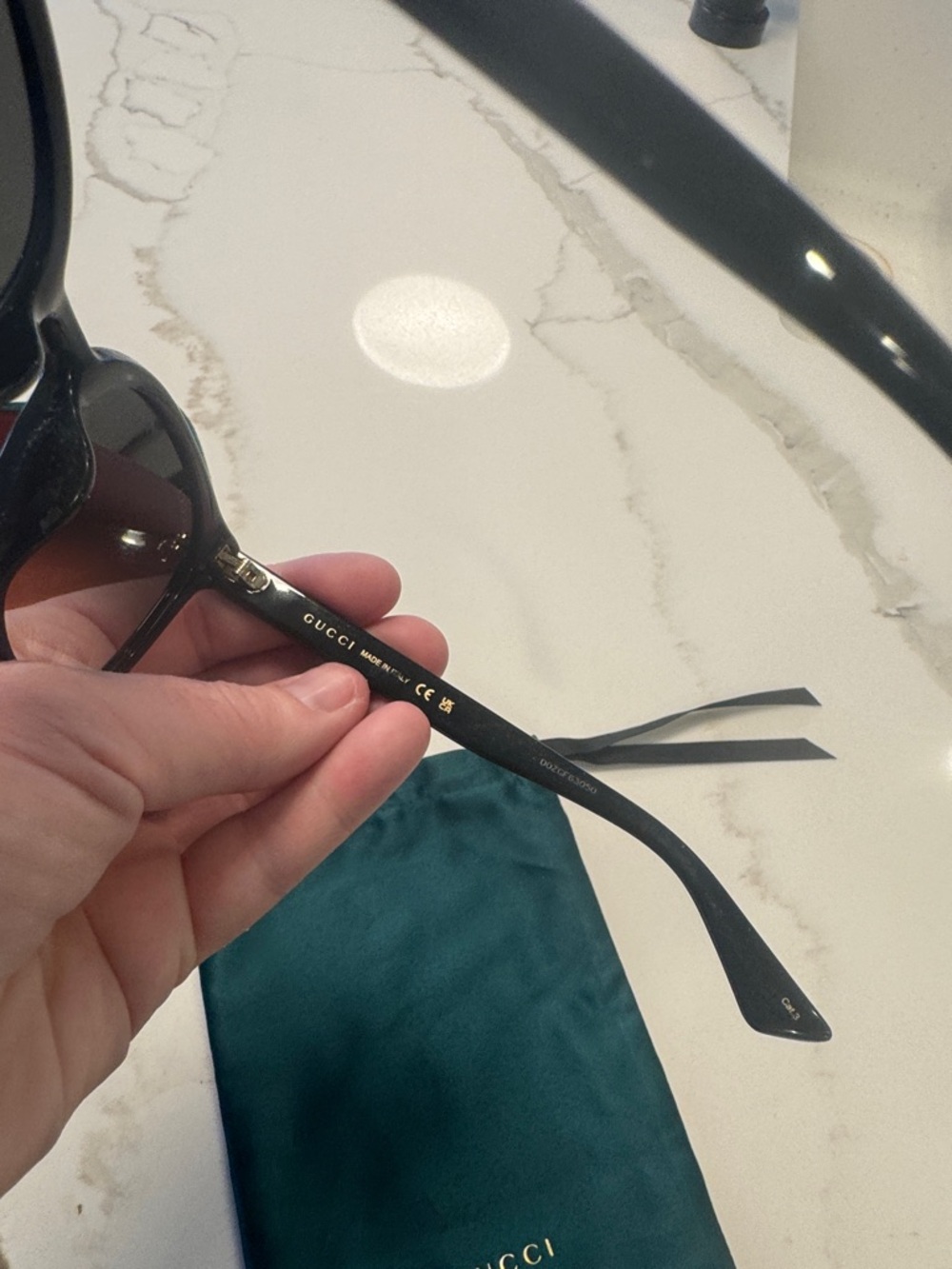 Gucci Black Women's Sunglasses with Teal Velvet Case & Teal Pouch - Picture 4 of 7